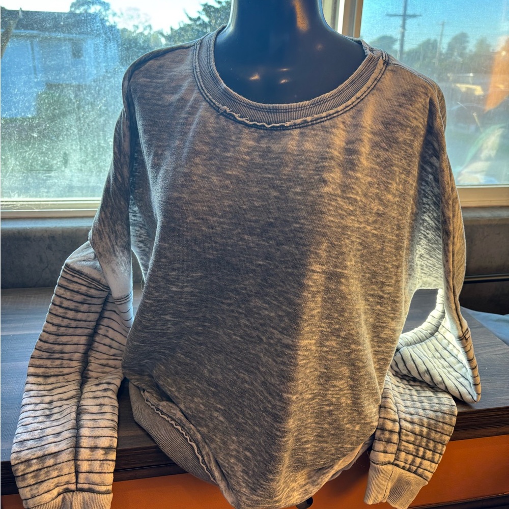 Mona B Light Gray Crewneck Sweatshirt & sweat pants